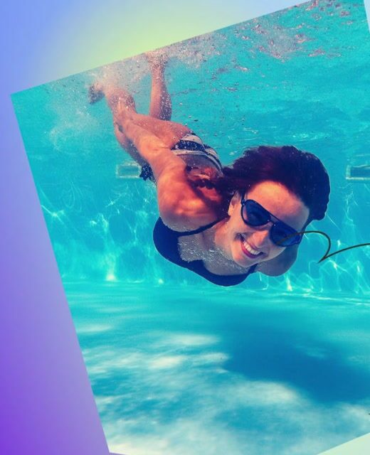 Nuotatrice in piscina